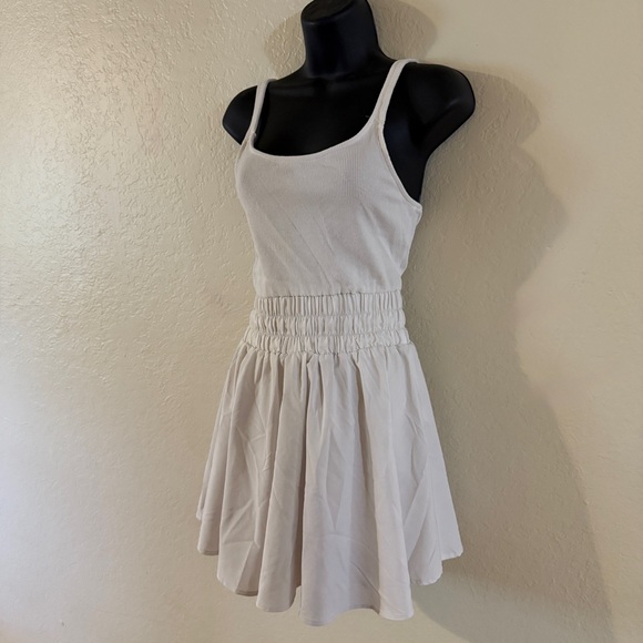 Chic White Sleeveless Athletic Mini Dress (RUNS BIG) - Picture 1 of 2